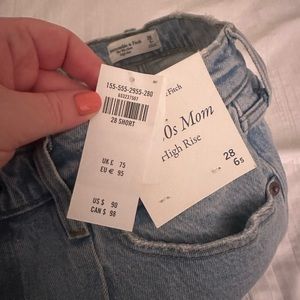 Selling Abercrombie “The ‘80s Mom High Rise Jeans” size 28 short